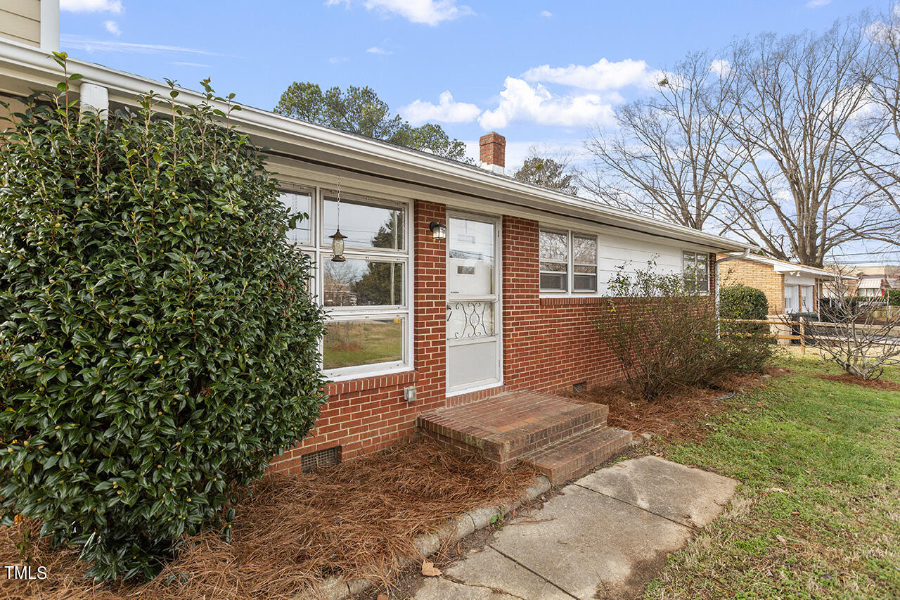 727 Winterlochen Road Raleigh, NC 27603 - Photo 4 of 35 727 Winterlochen Road_05
