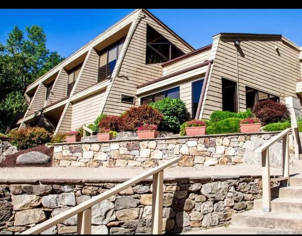 $2,250 | 213 Ledge Drive, Unit 213, Torrington, CT 06790