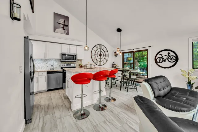 $2,250 | 213 Ledge Drive, Unit 213, Torrington, CT 06790