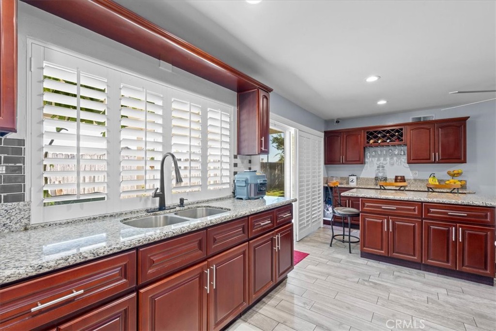 11641 Hartford Court Riverside, CA 92503 - Photo 8 of 34