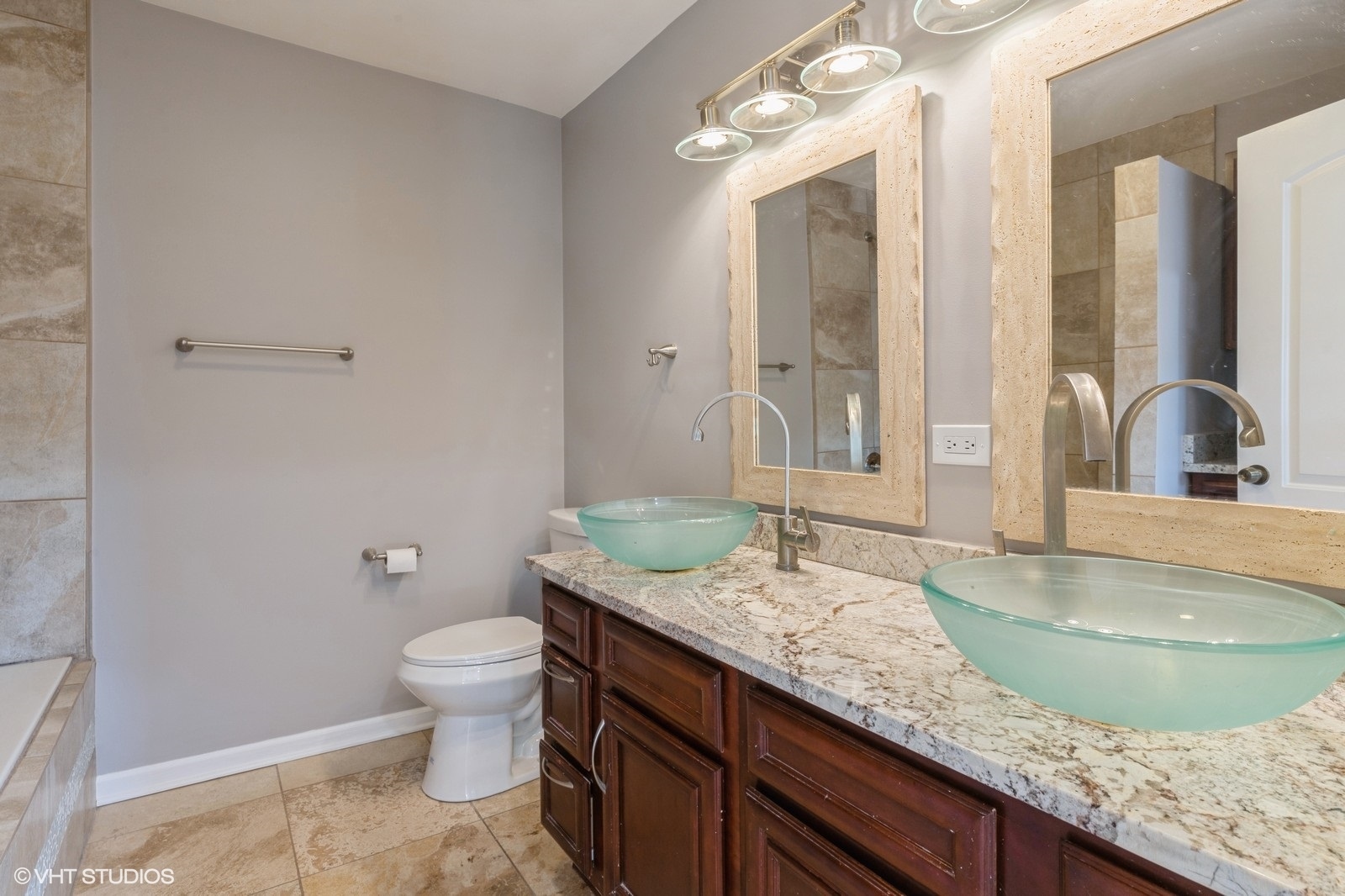 8842 Dee Road, Unit B Des Plaines, IL 60016 - Photo 11 of 29 Gallery Image 11