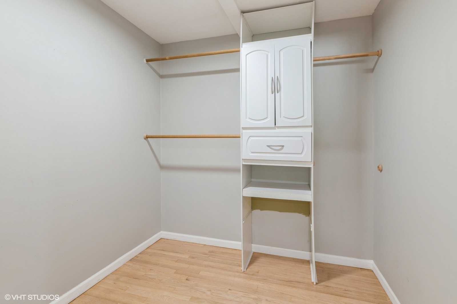 8842 Dee Road, Unit B Des Plaines, IL 60016 - Photo 13 of 29 Gallery Image 13