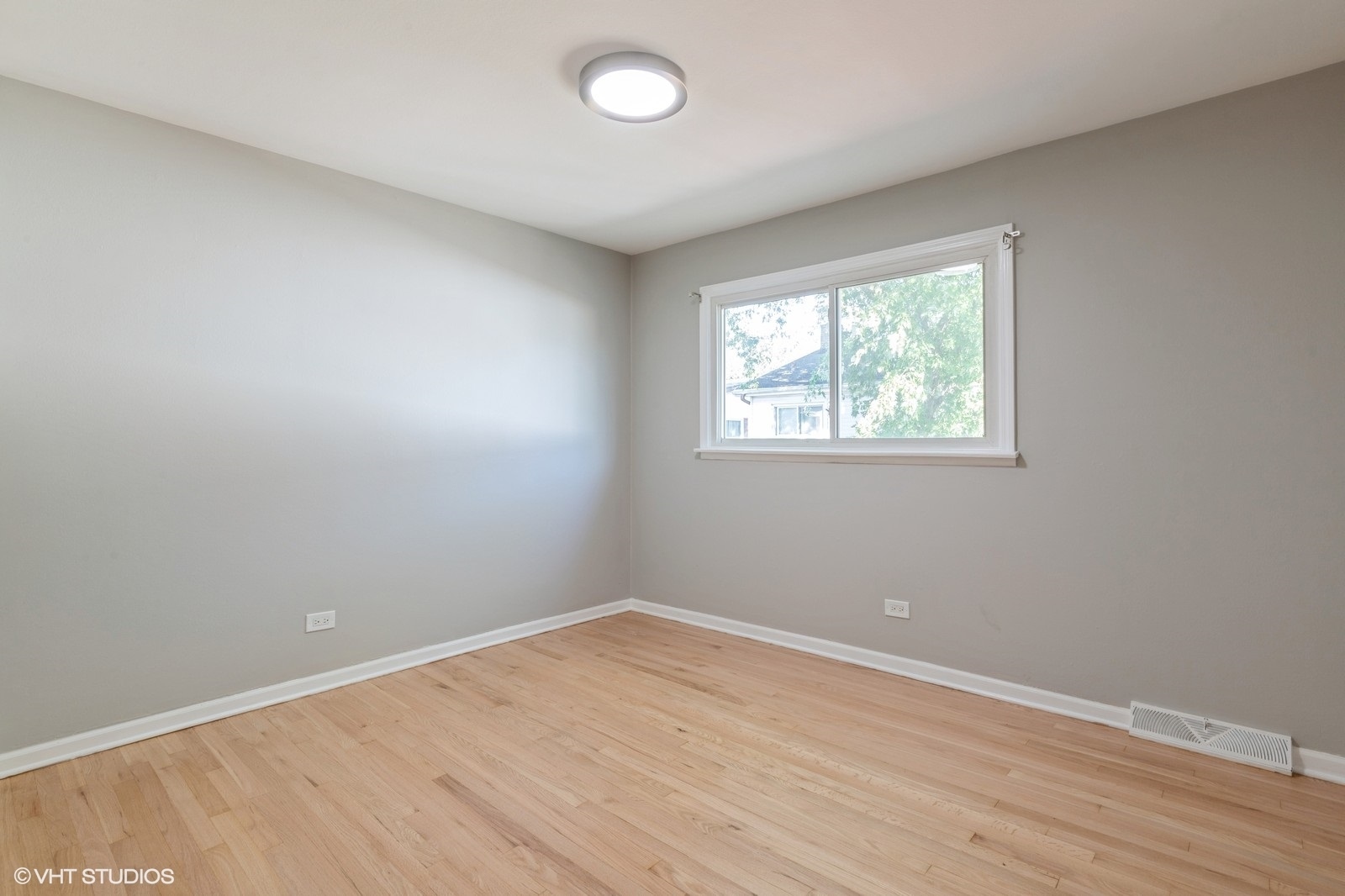 8842 Dee Road, Unit B Des Plaines, IL 60016 - Photo 14 of 29 Gallery Image 14