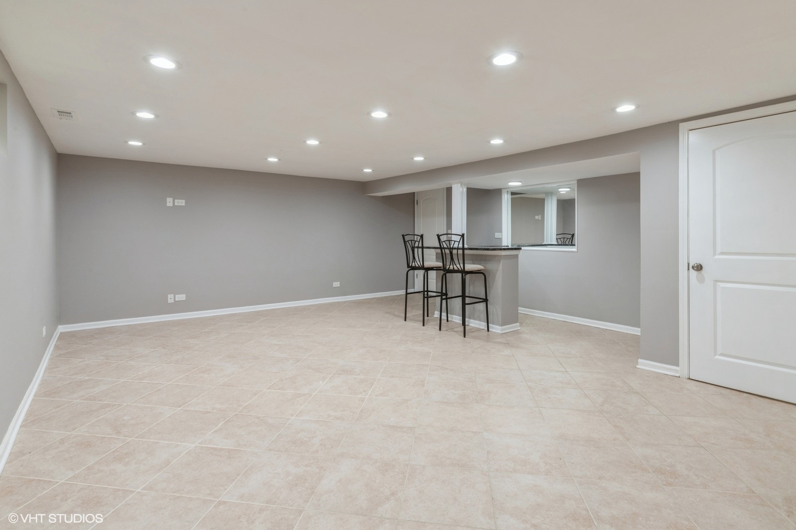 8842 Dee Road, Unit B Des Plaines, IL 60016 - Photo 19 of 29 Gallery Image 19