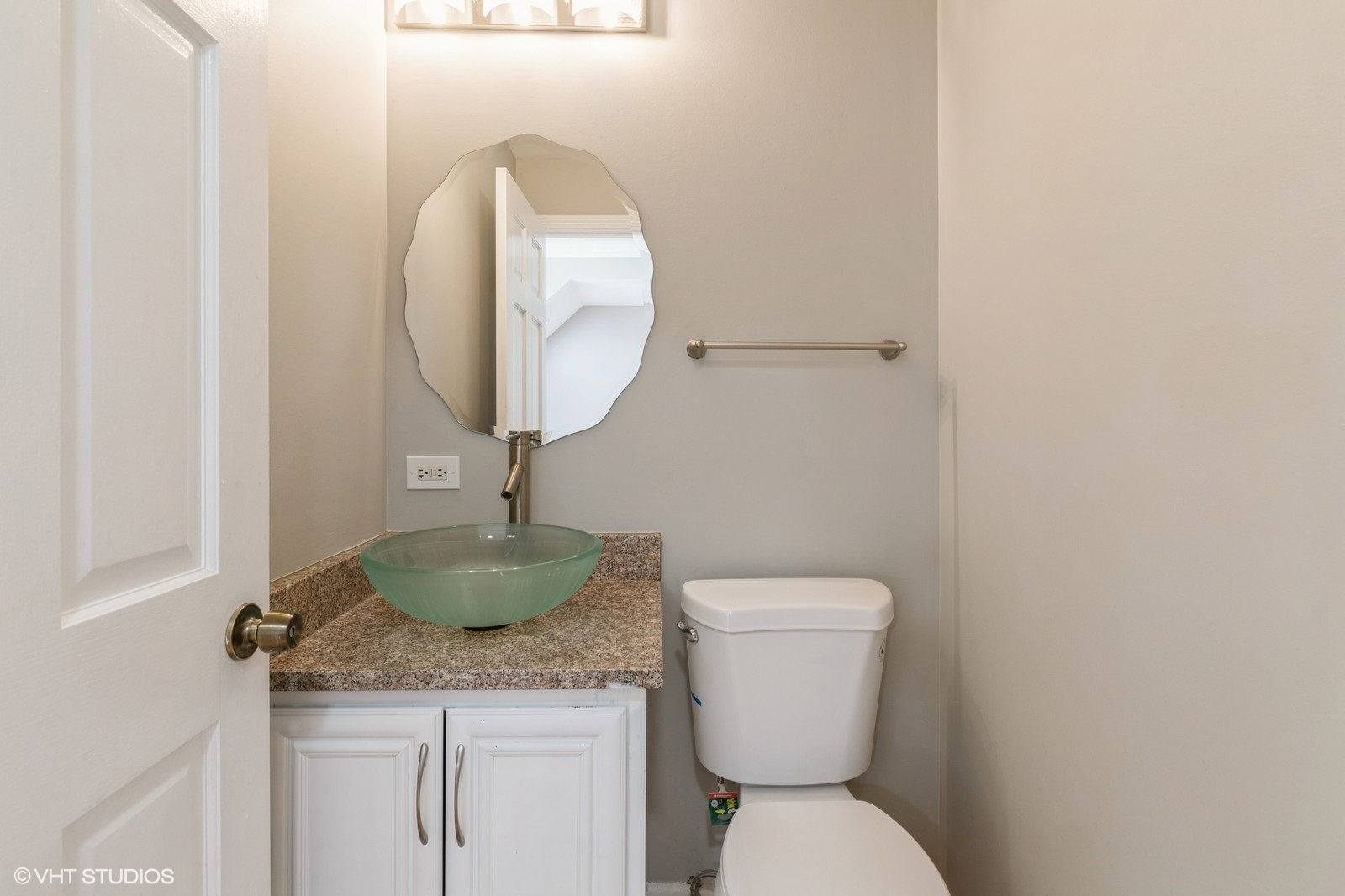 8842 Dee Road, Unit B Des Plaines, IL 60016 - Photo 23 of 29 Gallery Image 23