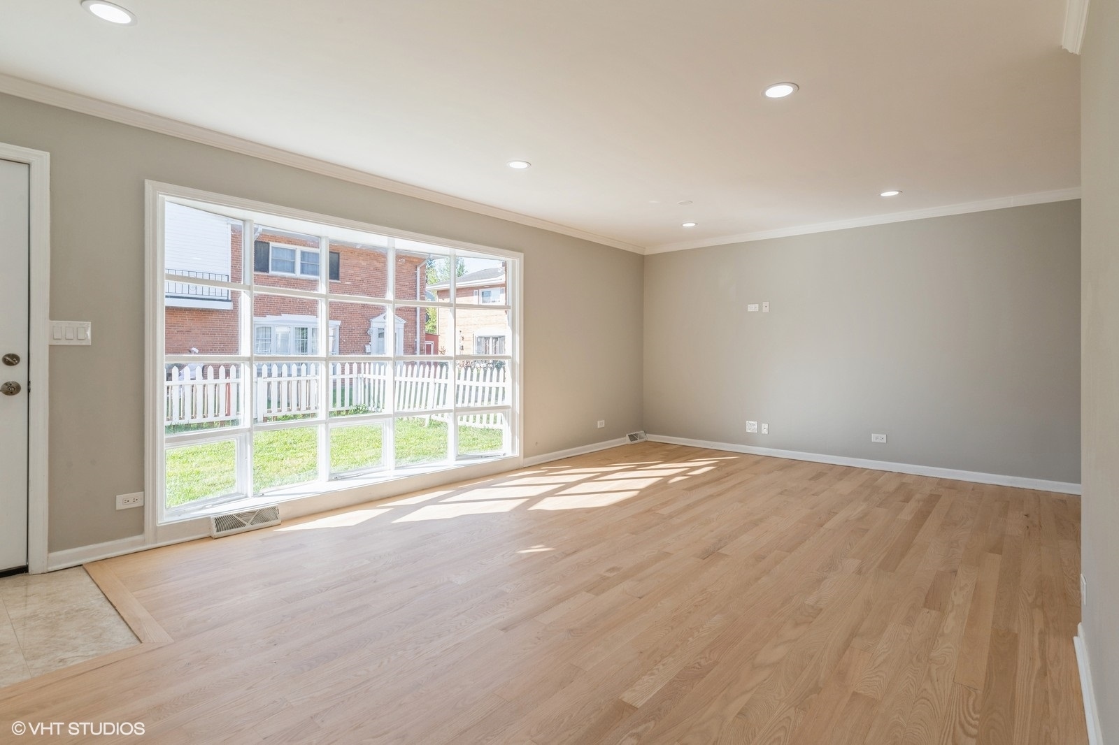 8842 Dee Road, Unit B Des Plaines, IL 60016 - Photo 3 of 29 Gallery Image 3