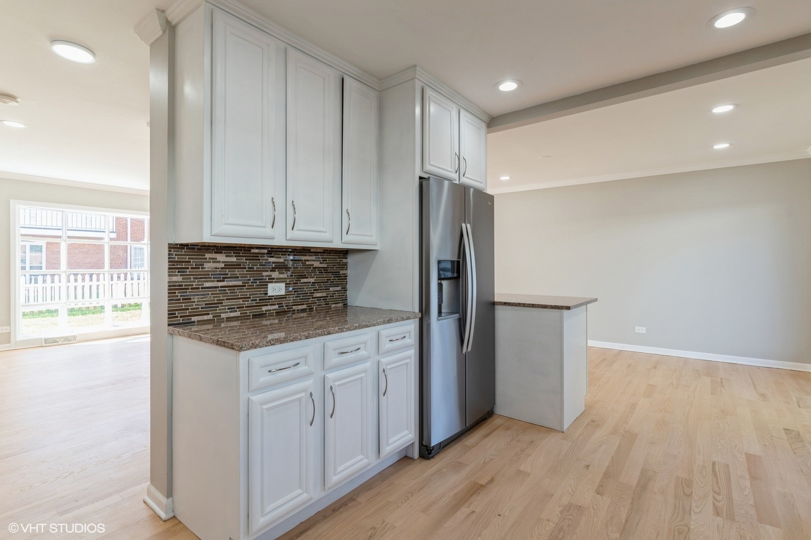 8842 Dee Road, Unit B Des Plaines, IL 60016 - Photo 7 of 29 Gallery Image 7