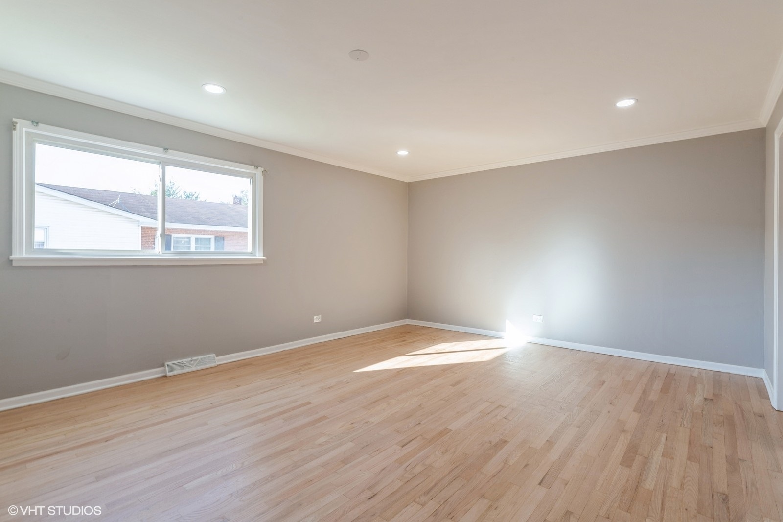 8842 Dee Road, Unit B Des Plaines, IL 60016 - Photo 9 of 29 Gallery Image 9