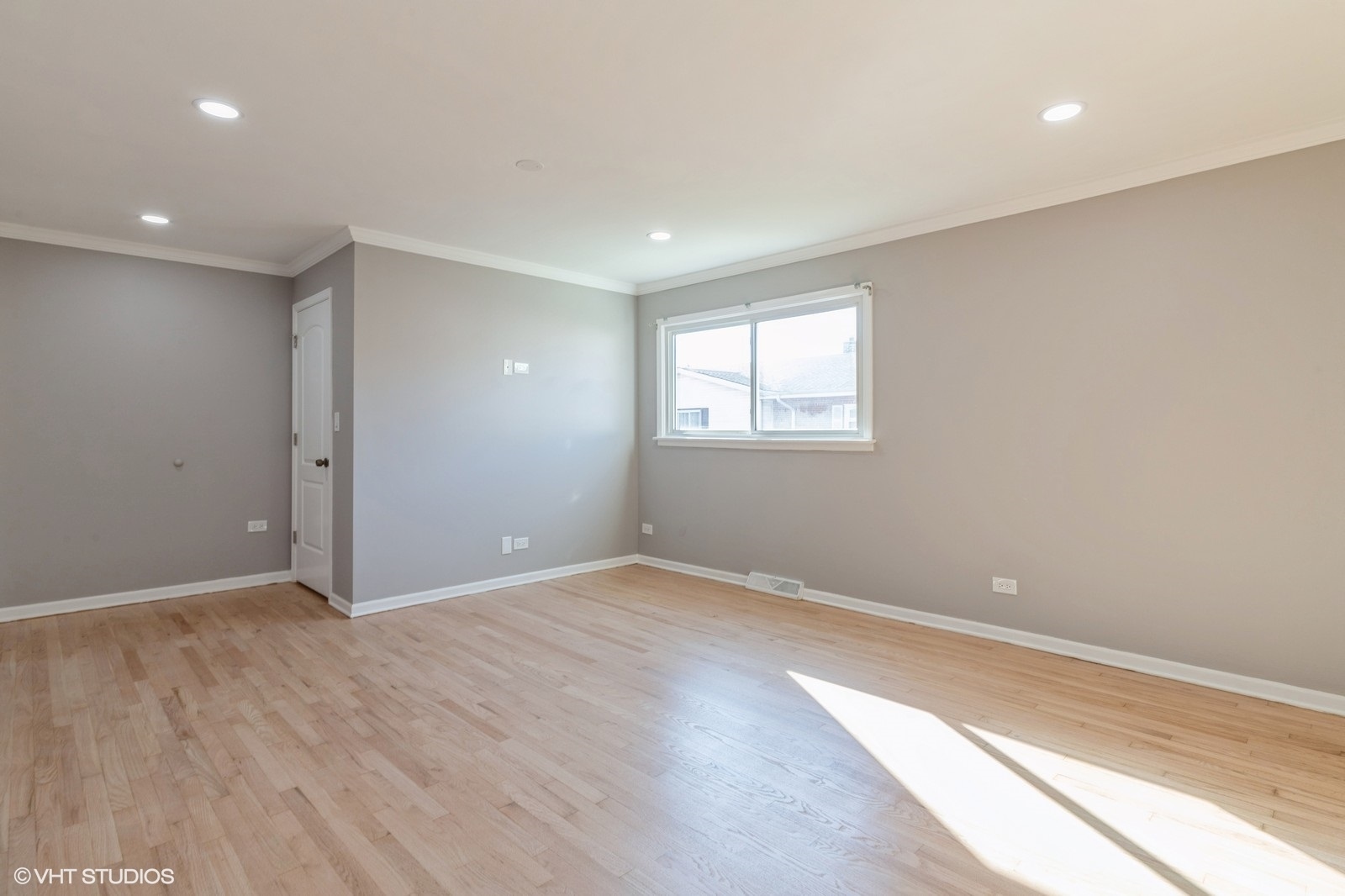 8842 Dee Road, Unit B Des Plaines, IL 60016 - Photo 10 of 29 Gallery Image 10