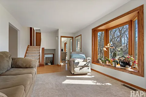 $425,000 | 27236 West Northwest Highway, Barrington, IL 60010