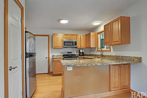 $425,000 | 27236 West Northwest Highway, Barrington, IL 60010