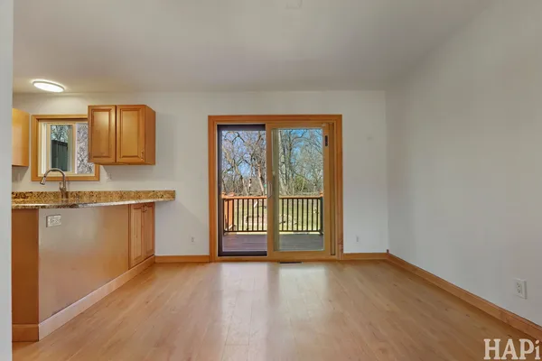 $425,000 | 27236 West Northwest Highway, Barrington, IL 60010