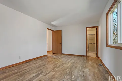 $425,000 | 27236 West Northwest Highway, Barrington, IL 60010