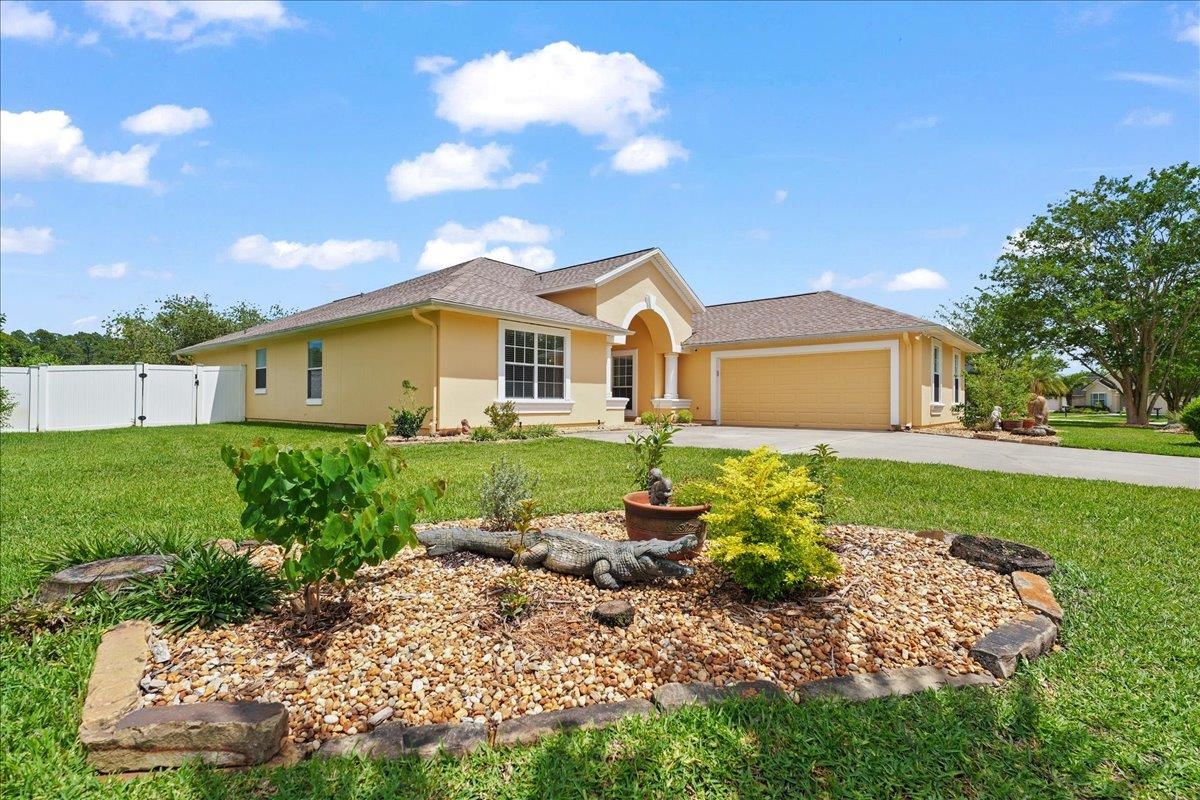 880 East Red House Branch Road St. Augustine, FL 32084 - Photo 38 of 65 a front view of a house with garden