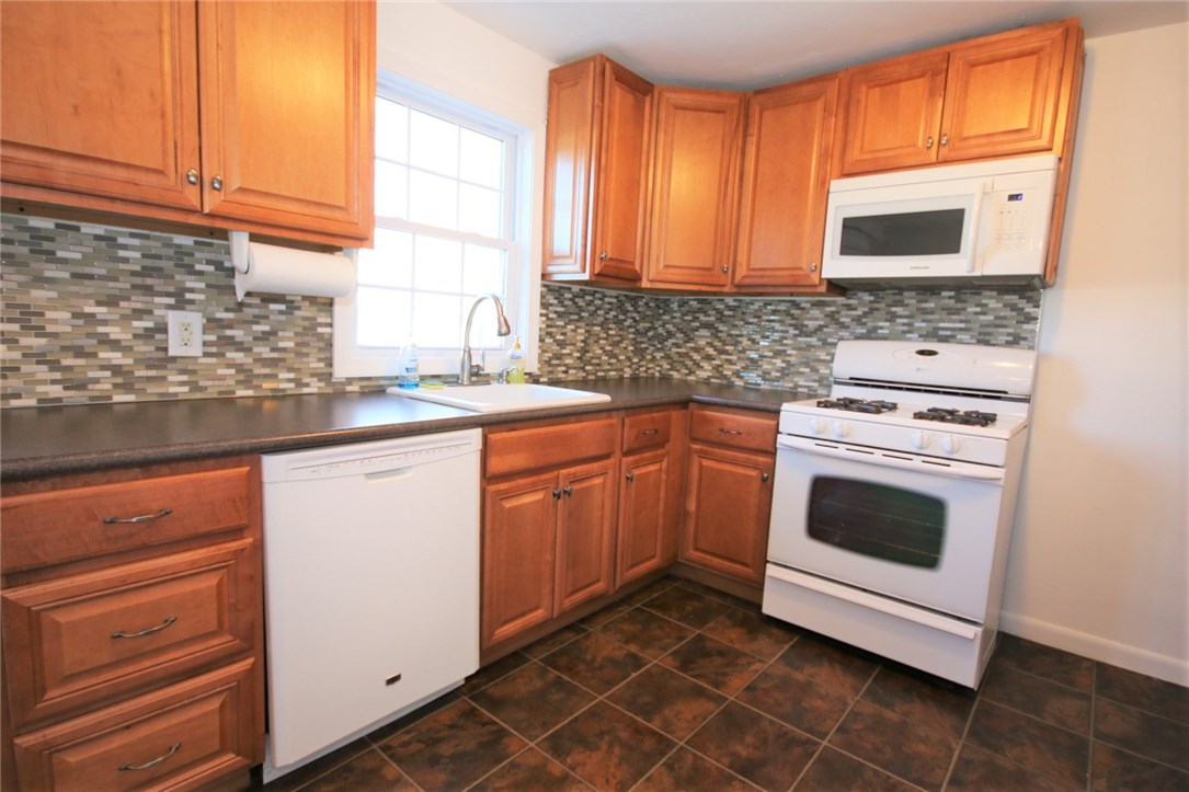 192 Marshall Road Woonsocket, RI 02895 - Photo 3 of 12