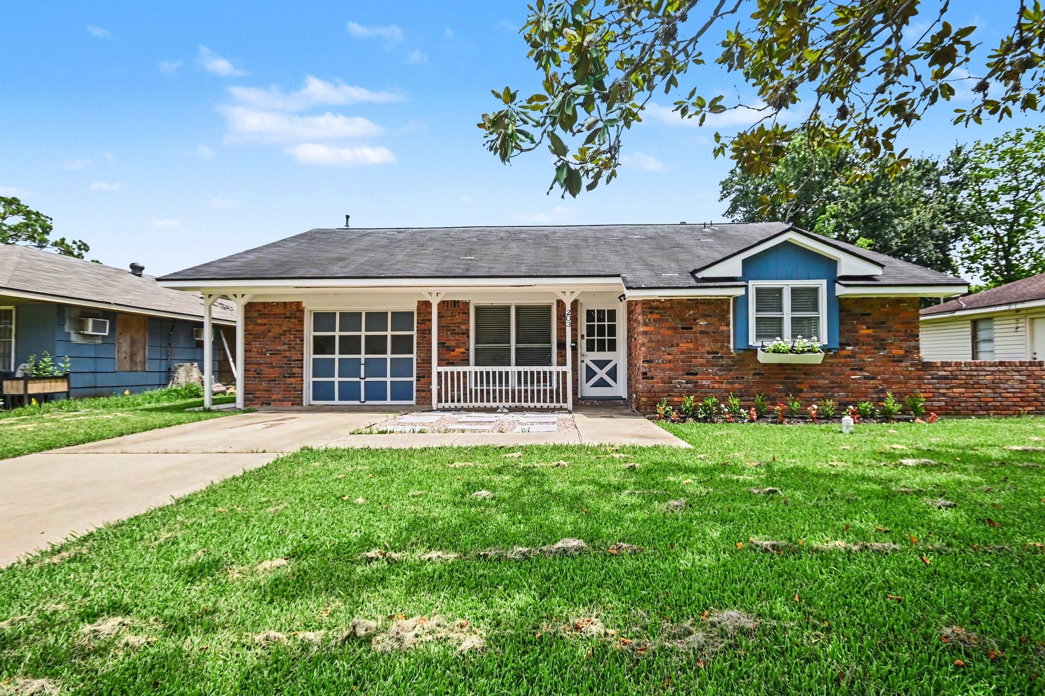 203 Chestnut Street Lake Jackson, TX 77566 - Photo 2 of 31