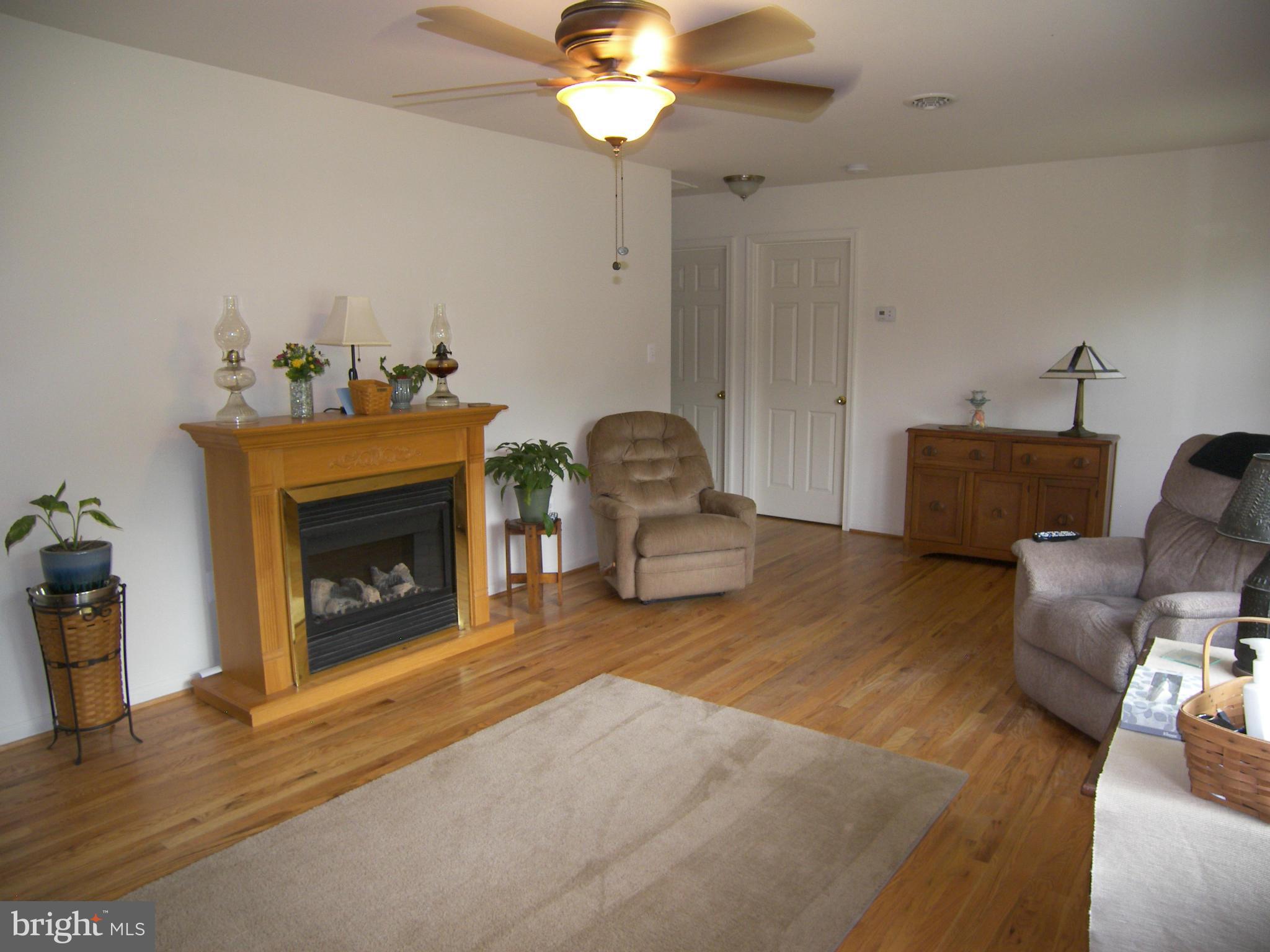 6707 Brooklyn Bridge Road Laurel, MD 20707 - Photo 8 of 19 Living Room