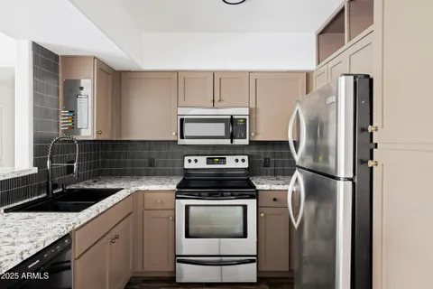 $288,000 | 1295 North Ash Street, Unit 817, Gilbert, AZ 85233