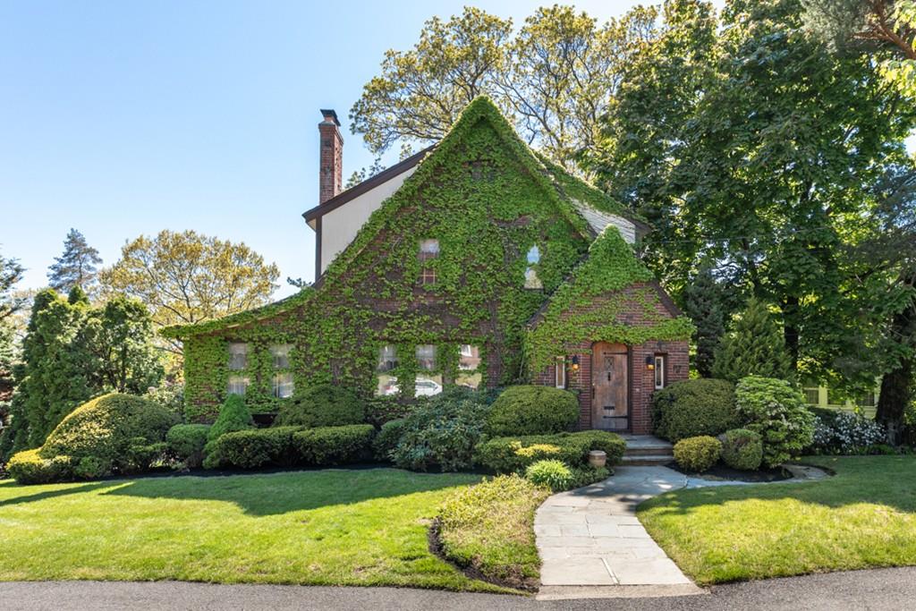 31 Stoney Brae Road Quincy, MA 02169 - Photo 1 of 28 Gallery Image 1