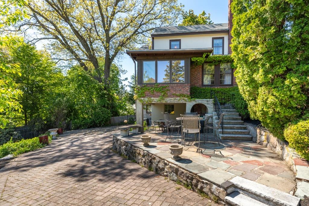 31 Stoney Brae Road Quincy, MA 02169 - Photo 4 of 28 Gallery Image 4