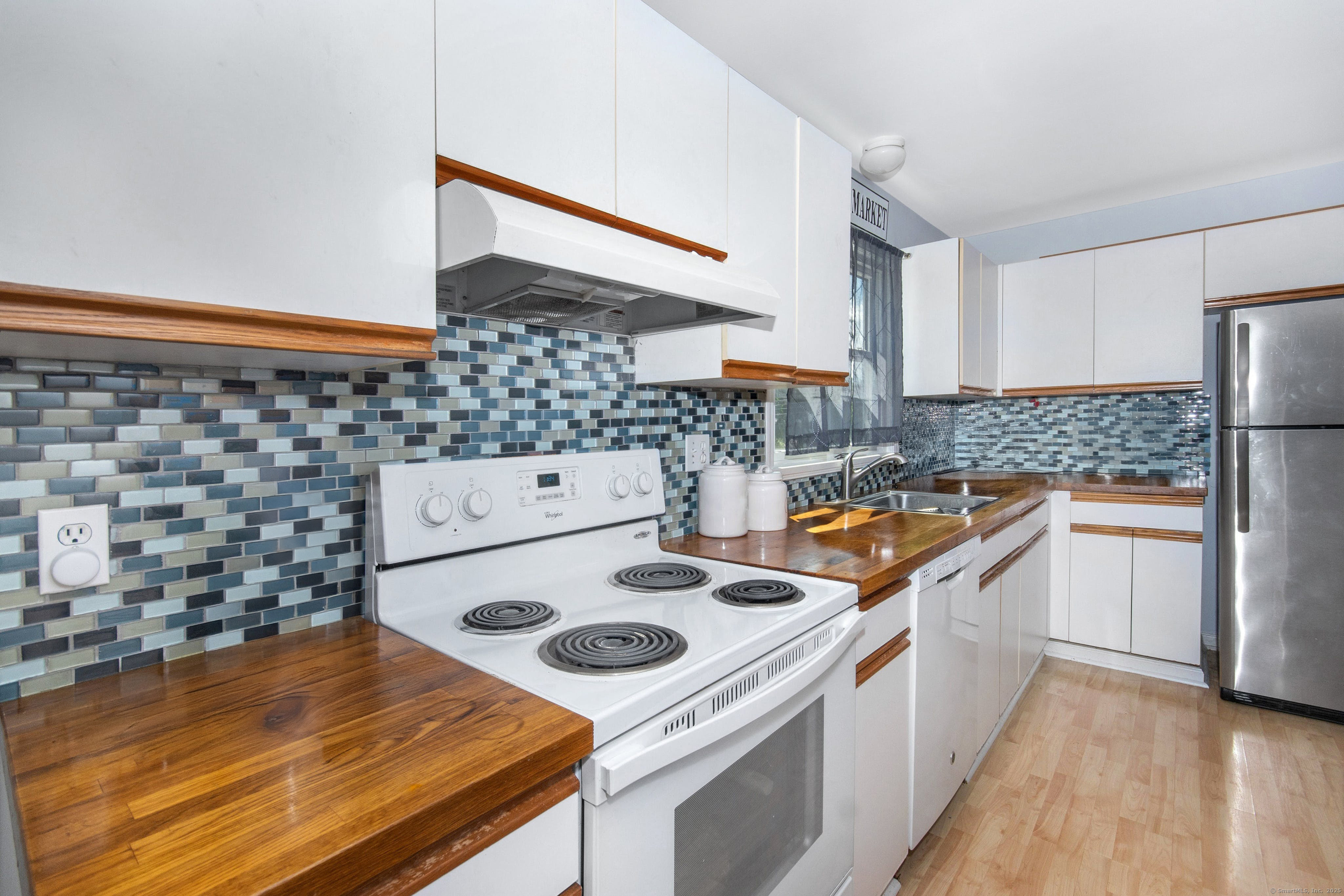 64 East Avenue New Canaan, CT 06840 - Photo 12 of 23 Second floor unit kitchen