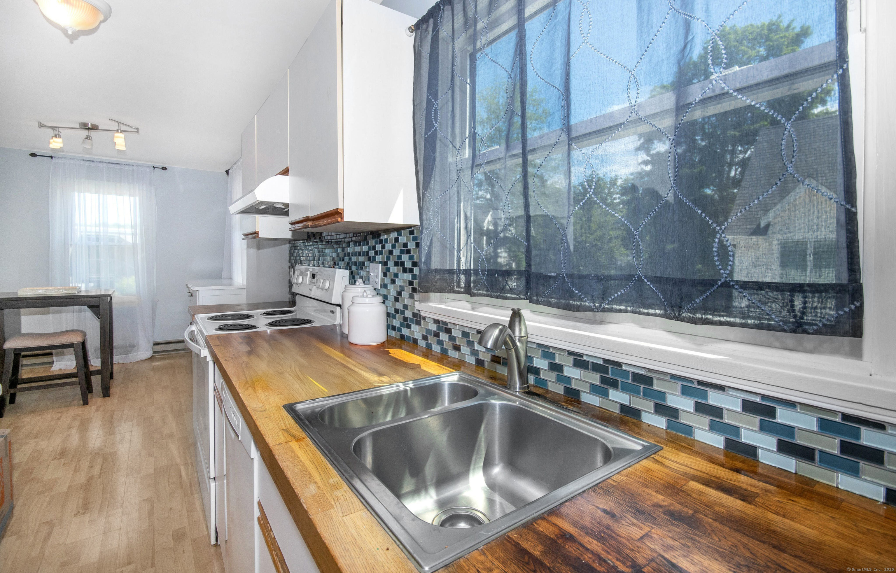 64 East Avenue New Canaan, CT 06840 - Photo 13 of 23 Second floor unit kitchen and eating area