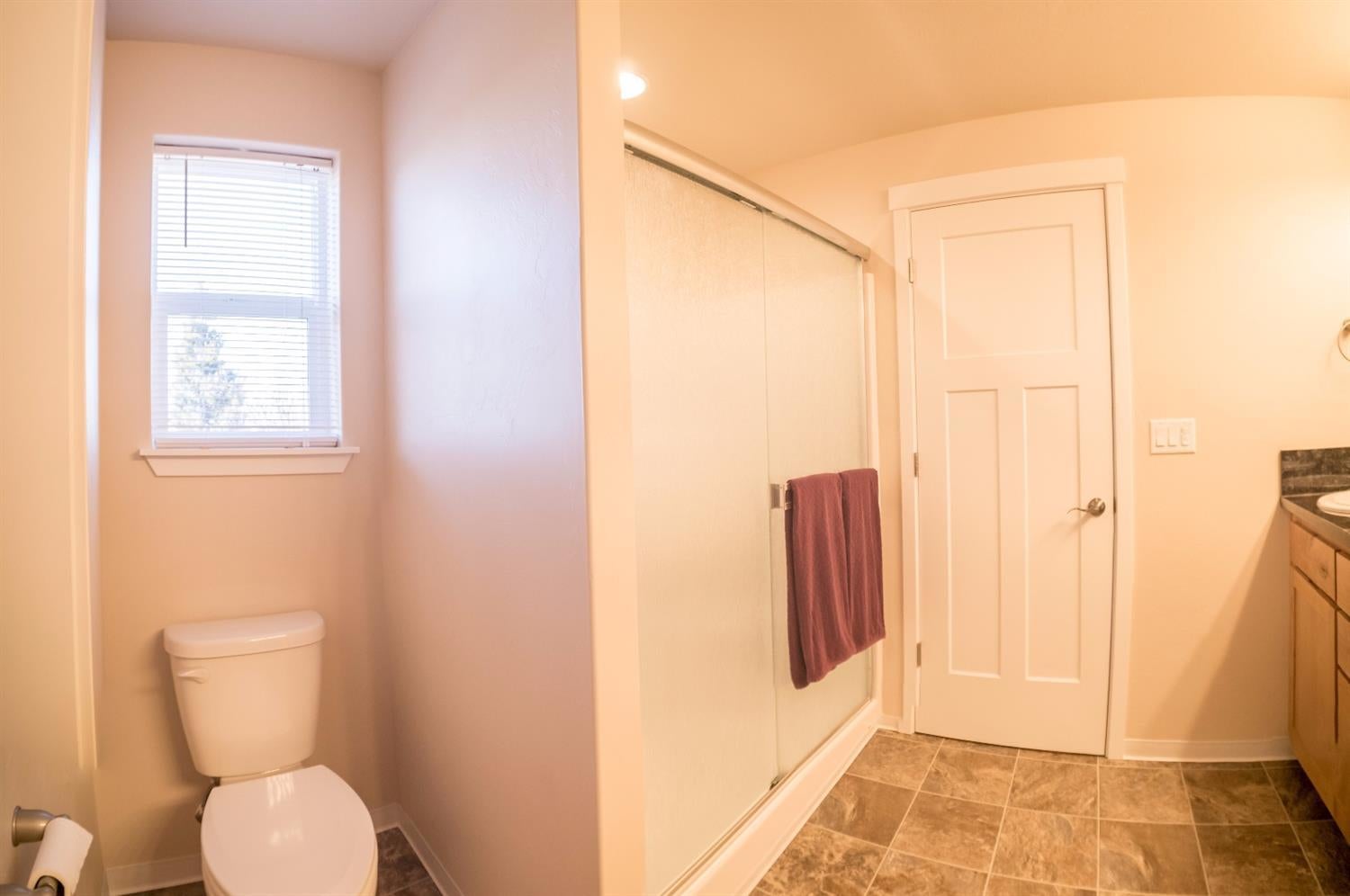 240 Maple Street Central Point, OR 97502 - Photo 21 of 35 Spacious Master Ensuite