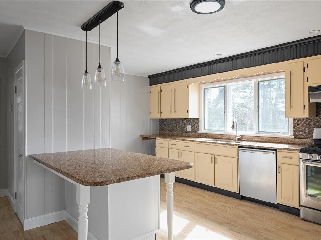 193 High Street Westerly, RI 02891 - Photo 11 of 35