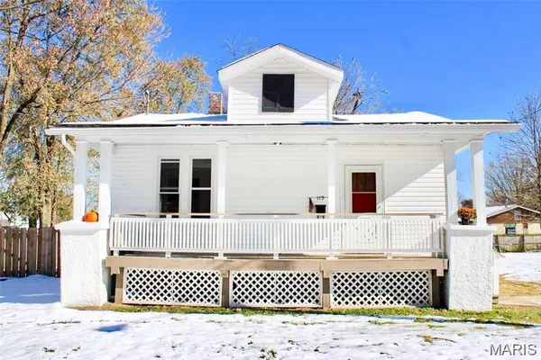 $950 | 115 South Lawn Avenue, O'Fallon, IL 62269