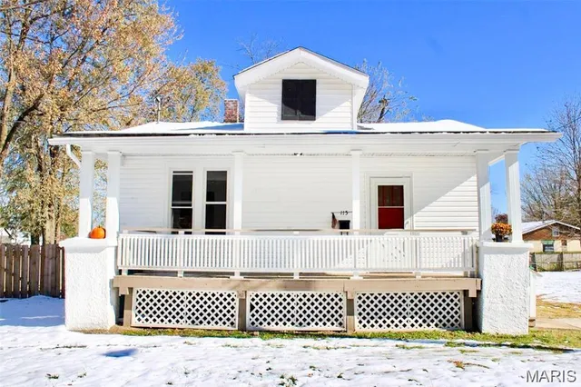 $950 | 115 South Lawn Avenue, O'Fallon, IL 62269