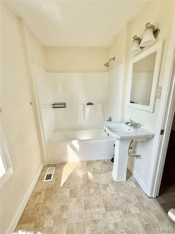 $950 | 115 South Lawn Avenue, O'Fallon, IL 62269