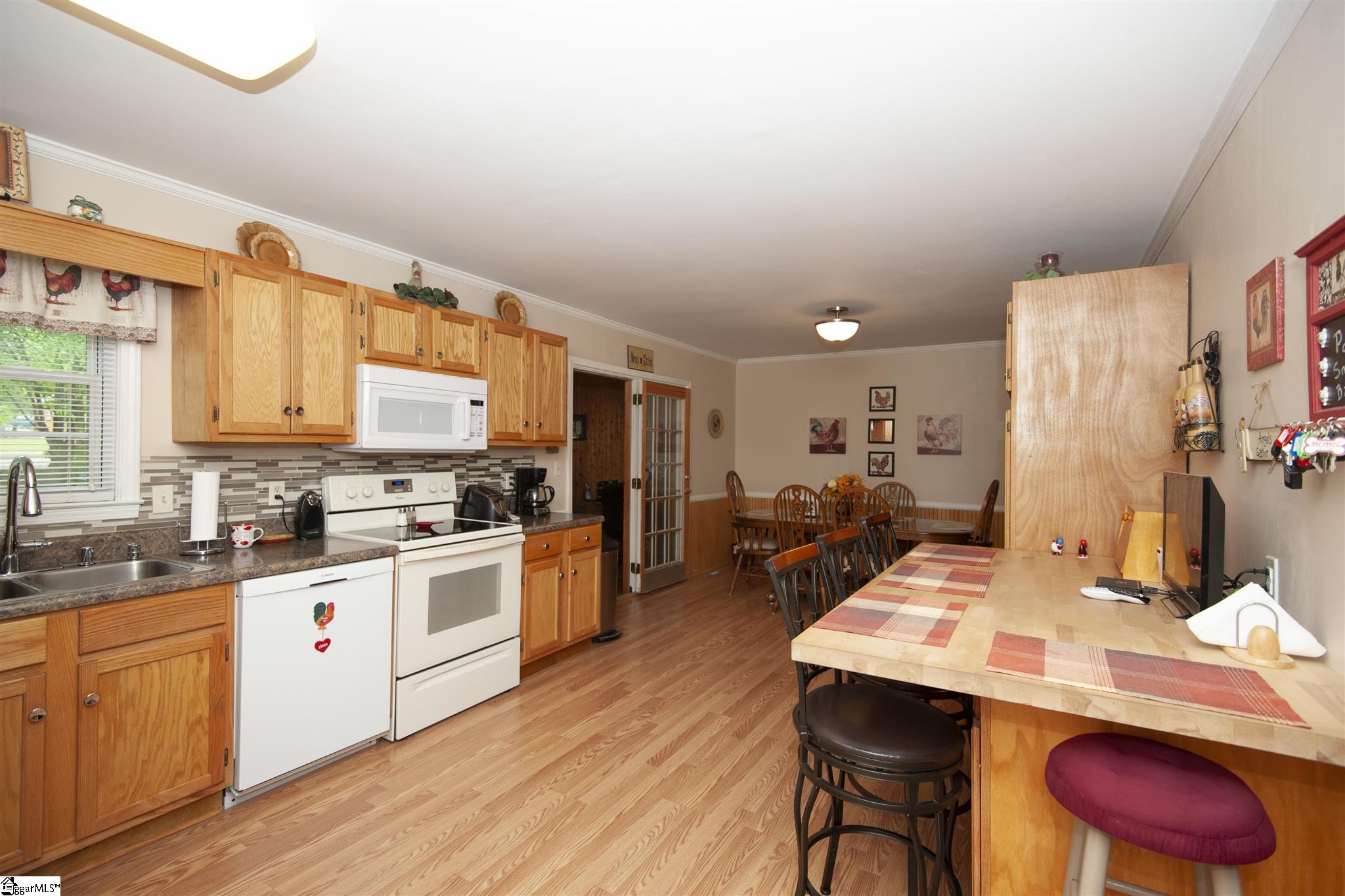 1726 Jameson Road Easley, SC 29640 - Photo 8 of 33