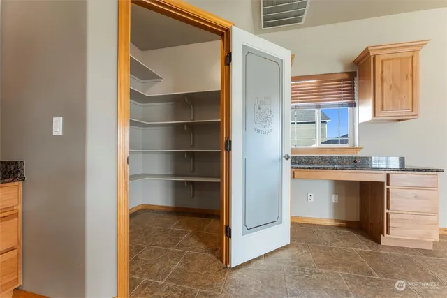 $1,096,000 | 527 Rd I.6 Northeast, Moses Lake, WA 98837