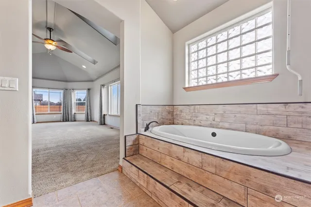 $1,096,000 | 527 Rd I.6 Northeast, Moses Lake, WA 98837