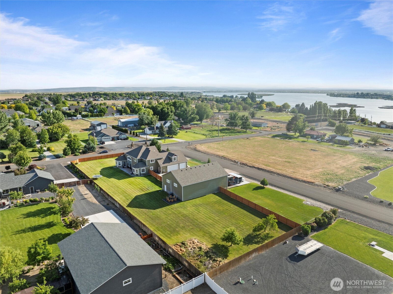 527 Rd I.6 Northeast Moses Lake, WA 98837 - Photo 10 of 40