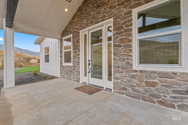 $750,000 | 23 Margarets Way, Horseshoe Bend, ID 83629