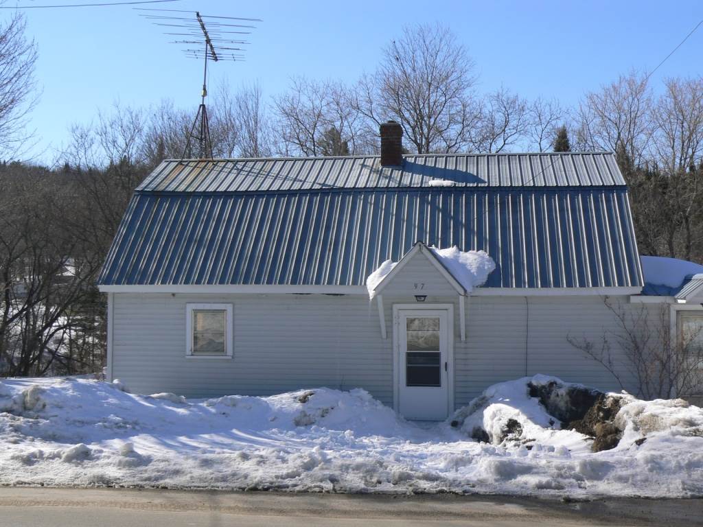 97 Spur Road Stratford, NH 03590 - Photo 3 of 40