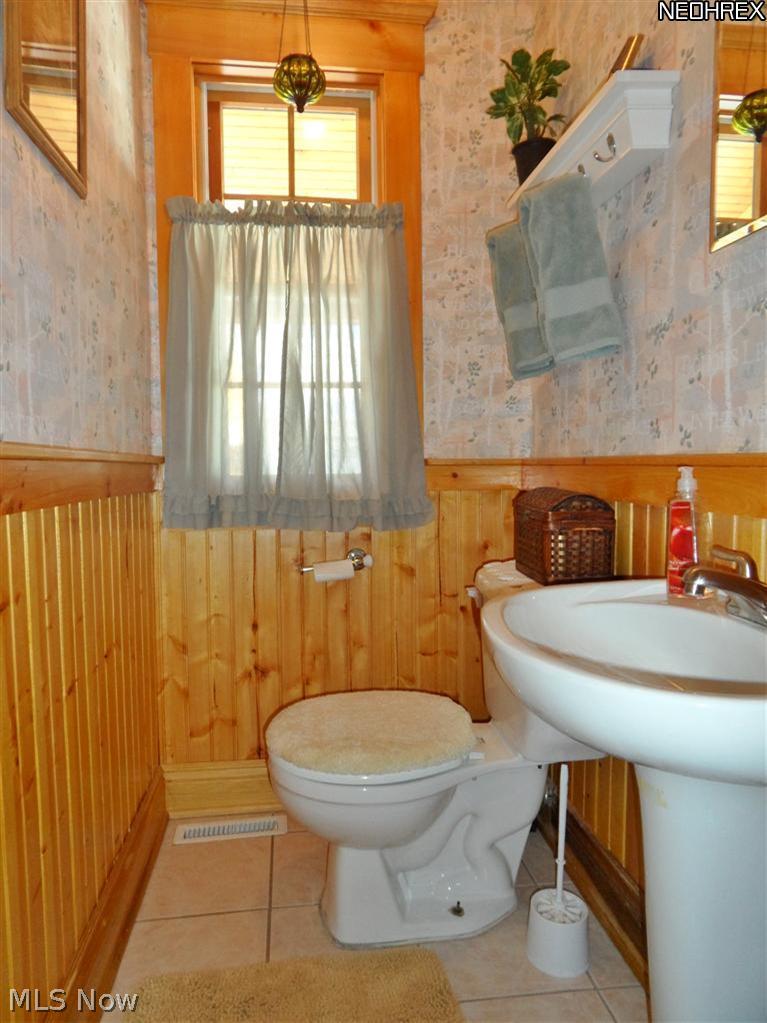 6454 South Canterbury Road Parma, OH 44129 - Photo 13 of 25