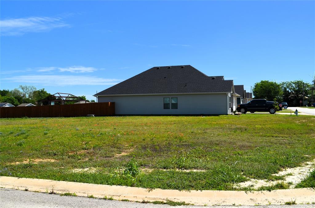 341 Preston Road Mabank, TX 75147 - Photo 2 of 4 a front view of a house with a yard