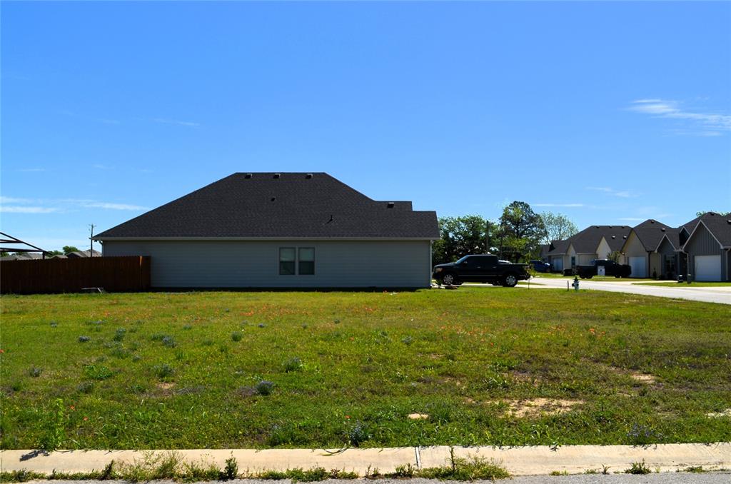 341 Preston Road Mabank, TX 75147 - Photo 3 of 4 a view of an outdoor space and yard