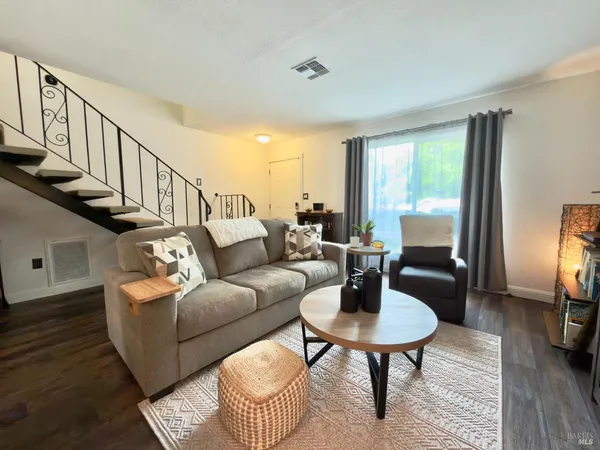 $379,000 | 490 Edgewood Drive, Unit 5, Vacaville, CA 95688