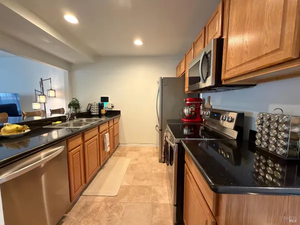 $379,000 | 490 Edgewood Drive, Unit 5, Vacaville, CA 95688