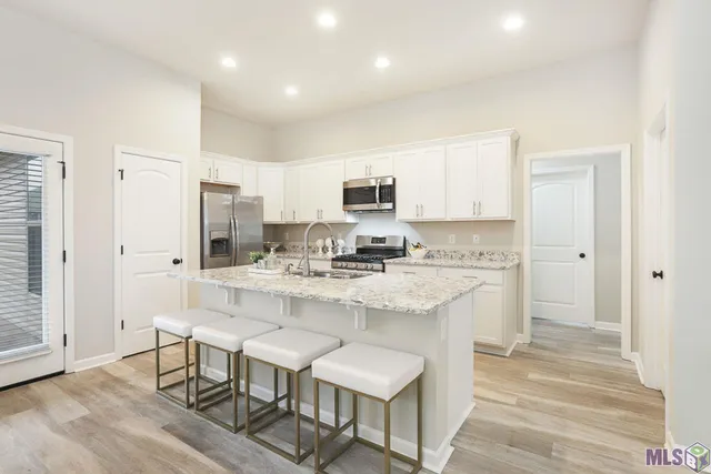 $2,800 | 1335 Rustic Pine Drive, Baton Rouge, LA 70820