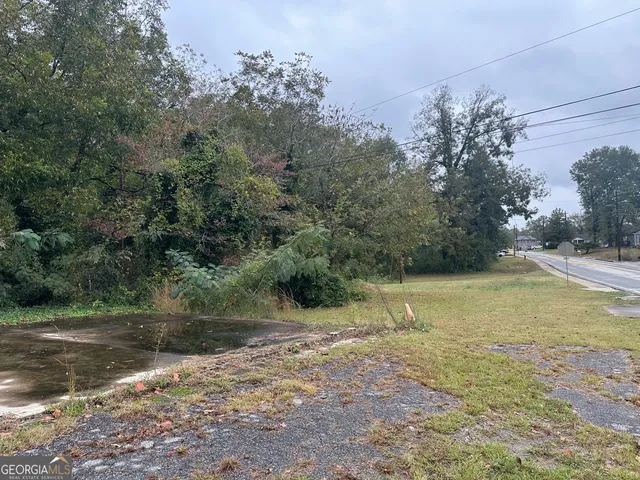 a view of an outdoor space
