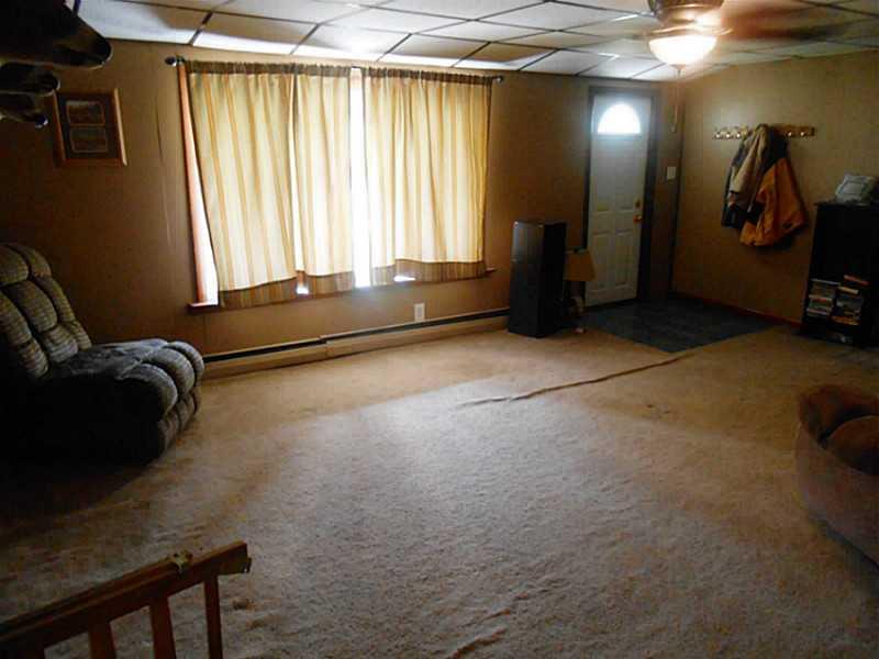 1667 Shady Plain Road Apollo, PA 15613 - Photo 6 of 11 Living Room.