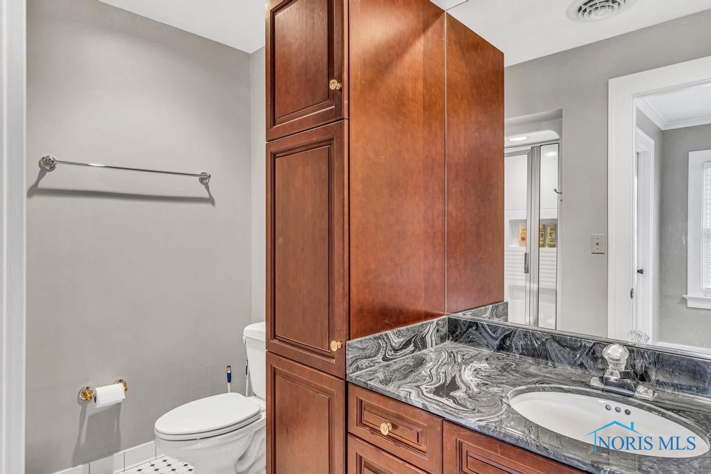 4331 Indian Road Toledo, OH 43615 - Photo 39 of 50 Upper Full Bathroom 1