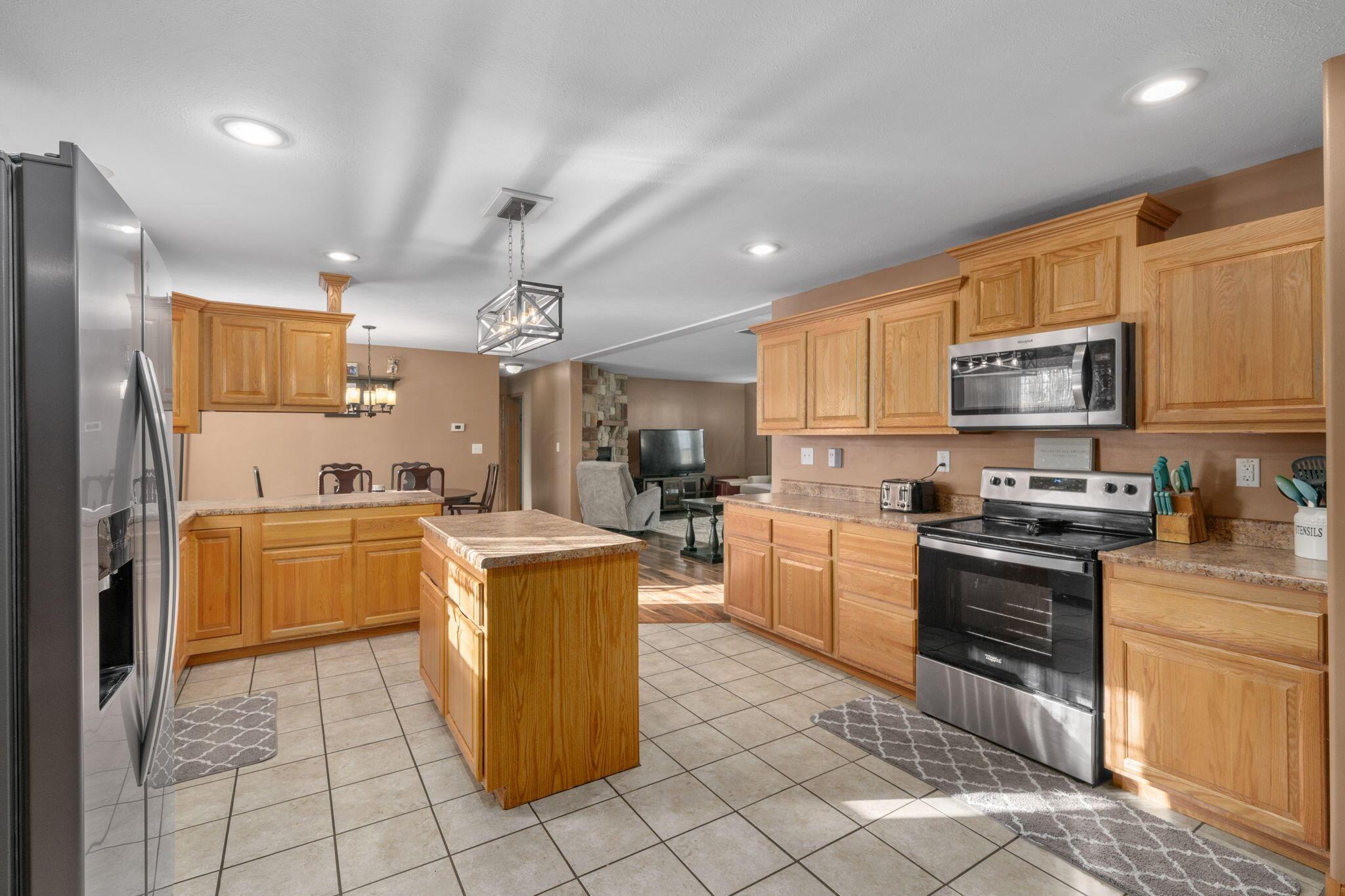 14667 Cleveland Road Southwest Pataskala, OH 43062 - Photo 10 of 33 Kitchen