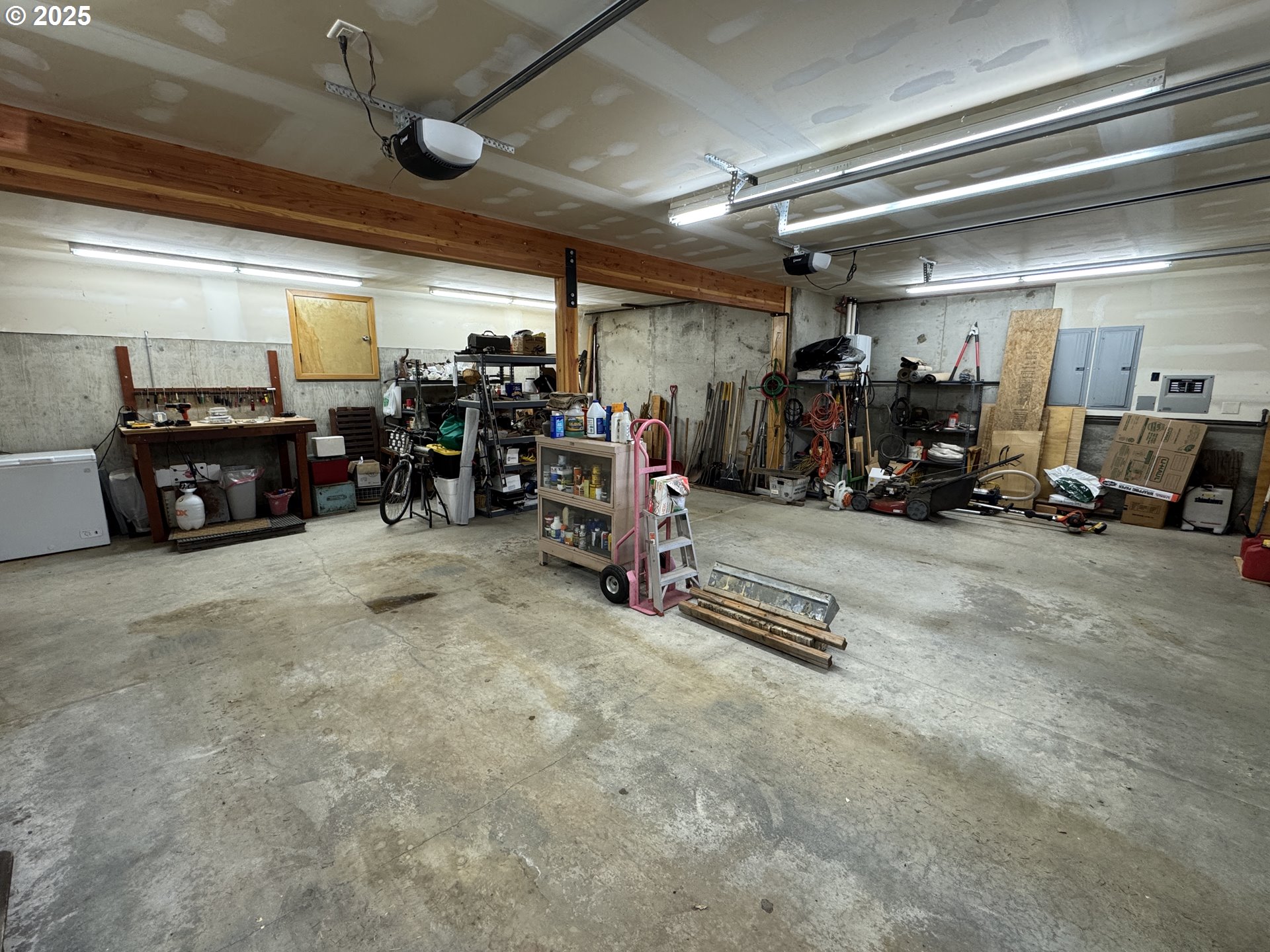 73 Long Road Wahkiacus, WA 98670 - Photo 38 of 48 Garage