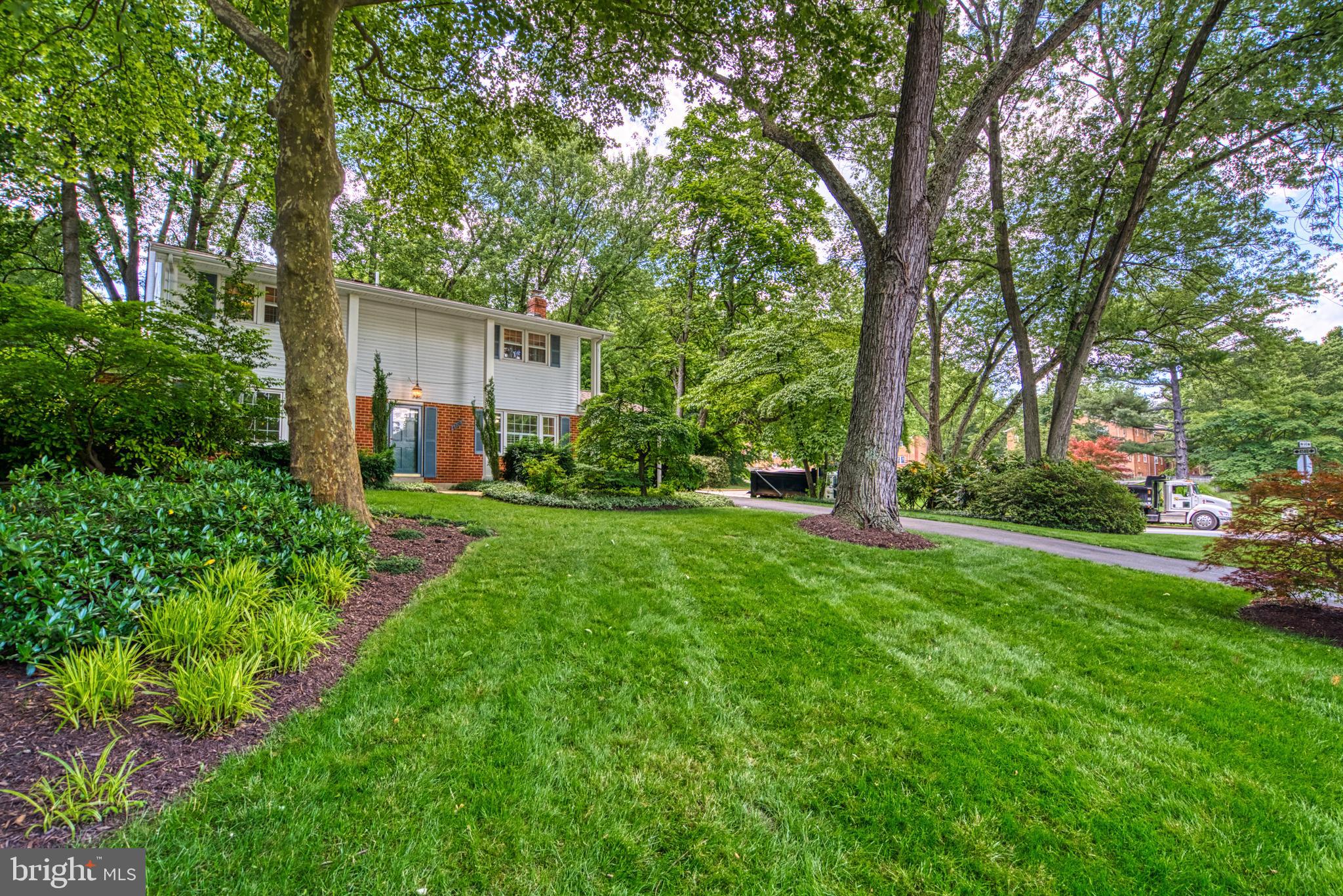 6710 Sydenstricker Road Springfield, VA 22153 - Photo 9 of 46 Front Yard
