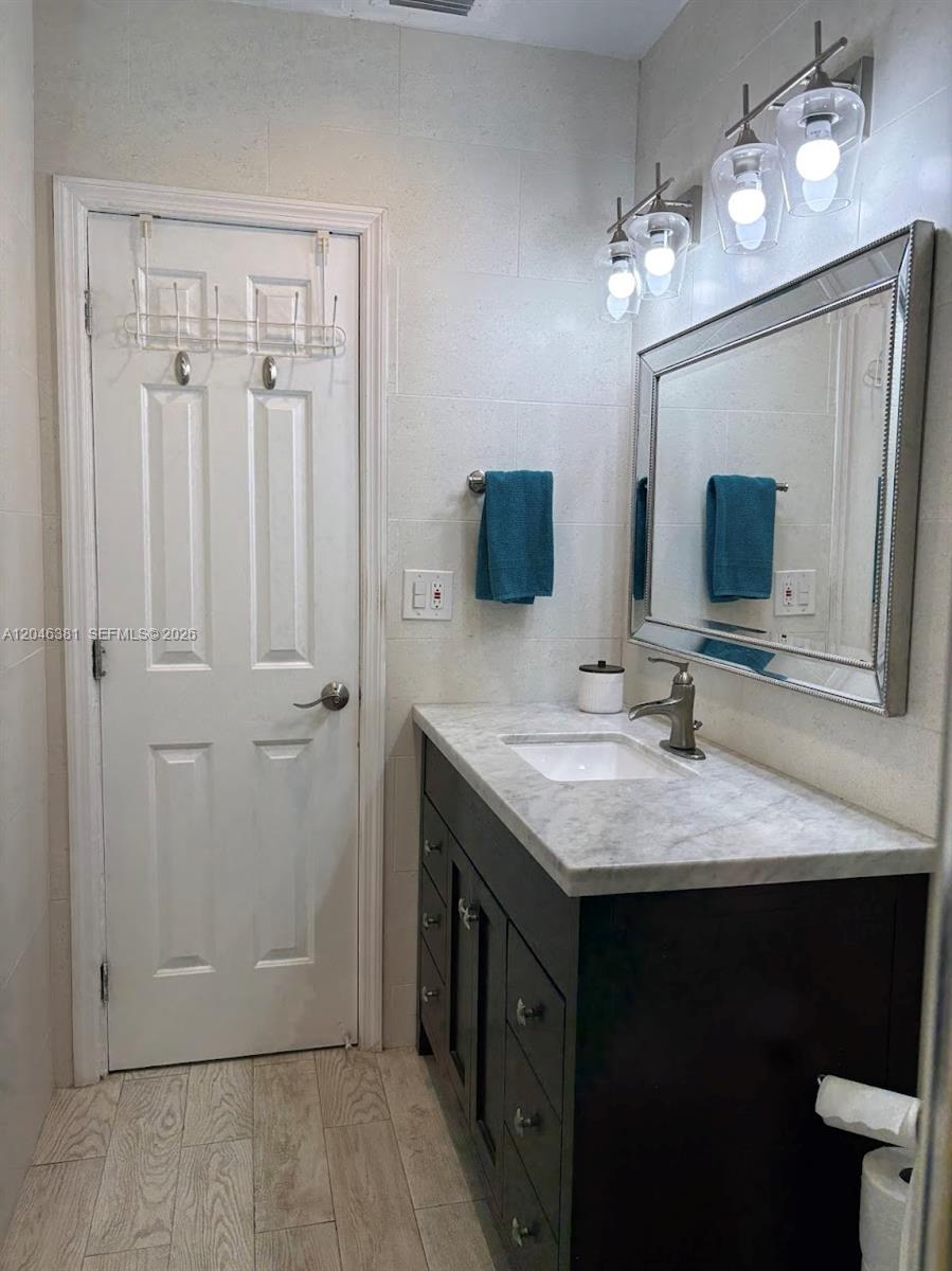 10442 Southwest 114th Street Miami, FL 33176 - Photo 33 of 48 Primary Bathroom - 2